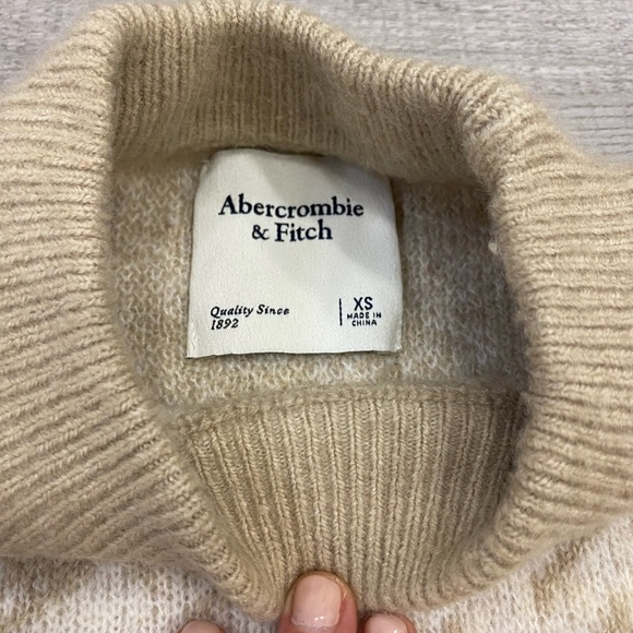 A&F wool blend houndstooth sweater - XS, but fits oversized or like a M - Picture 2 of 2